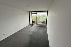 Helle 1-Zimmer Wohnung mit Balkon und PKW Stellplatz – Bindingweg 1, 30539 Bemerode, Hannover – Vorschaubild 1
