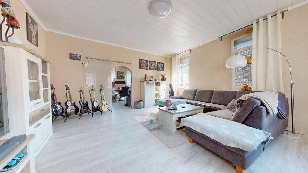 Immobilie in Lemberg - +++Großzügiges, lichtdurchflutetes 3-Familienhaus mit Südterrasse, Garage und Hof im Ortszentrum+++ - Bild 2