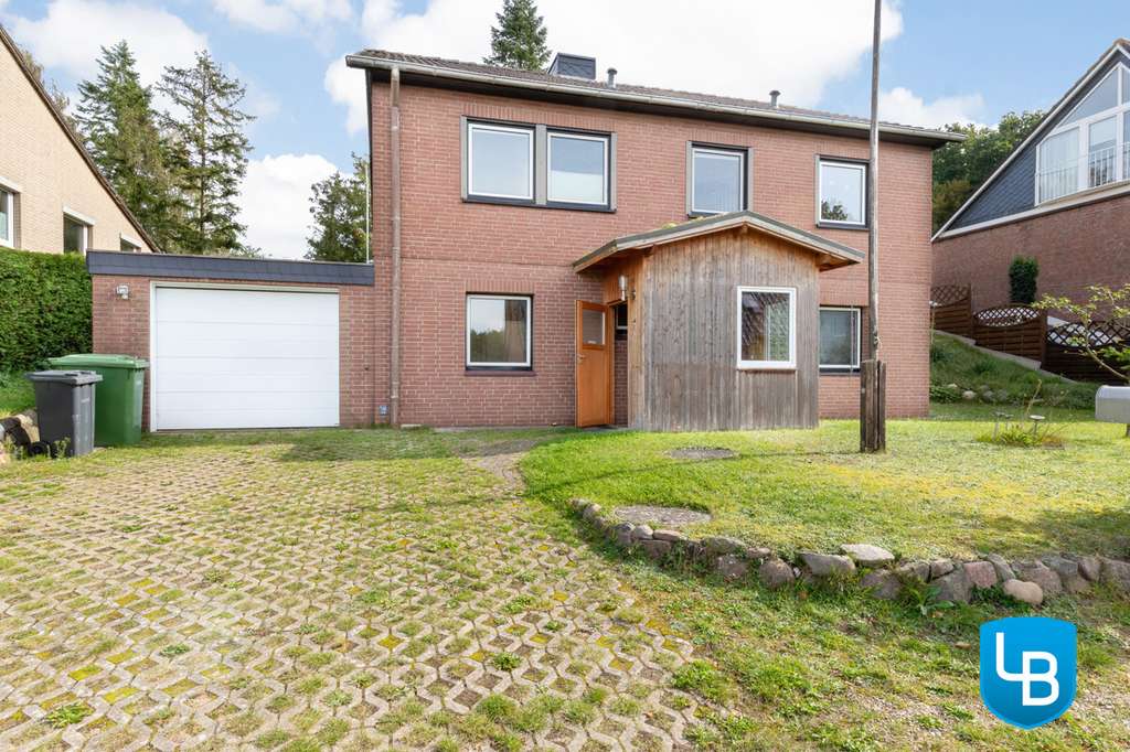 Immobilie in Dersau - Charmantes Familienhaus mit Wintergarten, Sauna und großem Hanggrundstück in Dersau - Bild 1