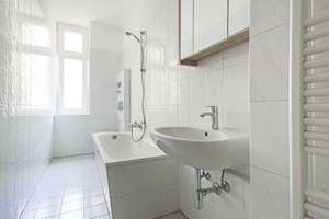 Zeitloser Berliner Altbau – 2 Zimmer mit Originalstuck und viel Charme – Die vollständige Adresse der Immobilie erhältst du vom Anbieter., 10247 Friedrichshain, Berlin – Vorschaubild 4