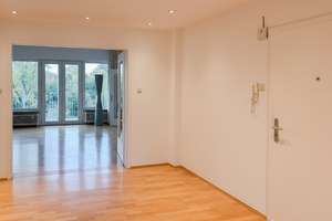 Stilvolle Wohnung mit optimalem Lichteinfall und Blick ins Grüne – Die vollständige Adresse der Immobilie erhältst du vom Anbieter., 40239 Düsseltal, Düsseldorf – Vorschaubild 2