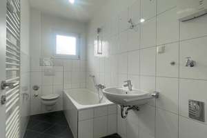 *moderne Balkonwohnung mit Tageslichtbad und 3 Zimmern* – Rieselshof 22, 45355 Borbeck-Mitte, Essen – Vorschaubild 4