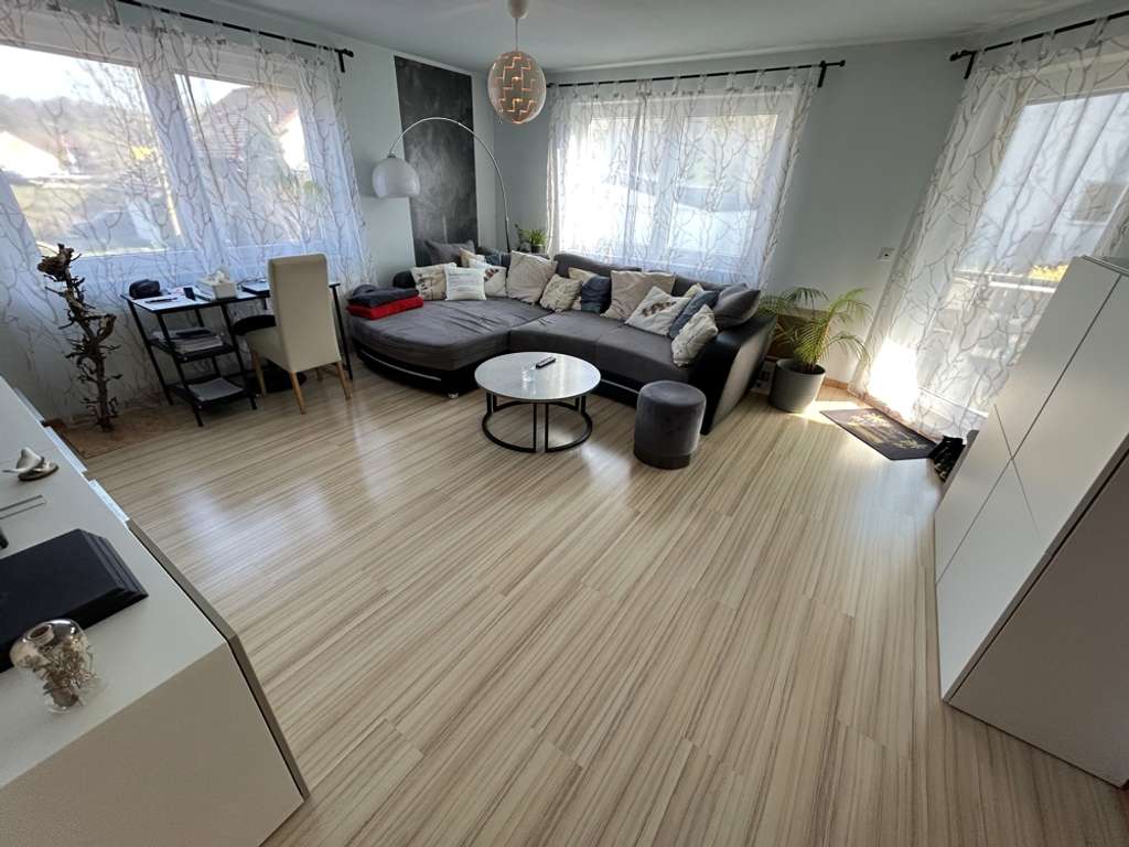 Immobilie in Eschenbach - Attraktive 3-Zimmer-Wohnung in Eschenbach in Toplage mit einem sonnigen Balkon und einer Garage! - Bild 0