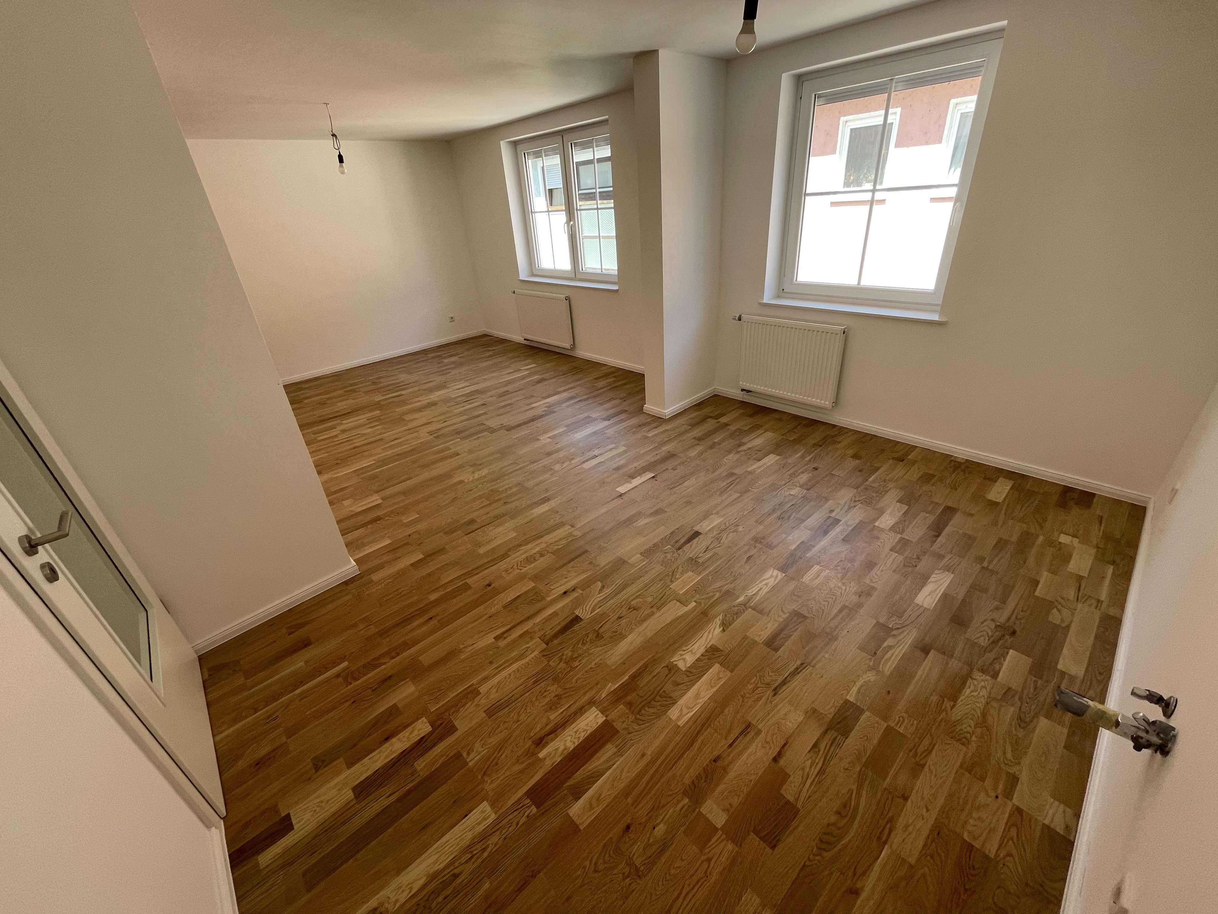 Immobilie in Regenstauf - Saniertes und sehr großes EFH im Zentrum von Regenstauf - Bild 1