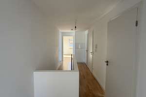 Lichtdurchflutete 4-Zimmer-Maisonette im DG mit Terrasse und Panoramablick über Stuttgart – Die vollständige Adresse der Immobilie erhältst du vom Anbieter., 70197 Rotebühl, Stuttgart – Vorschaubild 5
