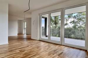 Exklusive, lichtdurchflutete 4-Zimmer-Wohnung mit Balkon in Stuttgart-Möhringen – Jörg-Zink-Platz 13, 70567 Möhringen-Ost, Stuttgart – Vorschaubild 1