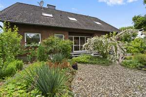 Einfamilienhaus mit riesigem Grundstück in Paderborn-Neuenbeken