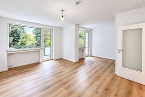 *RENOVIERTE 2 ZI WOHNUNG IN RUHIGER LAGE* - MIT BALKON