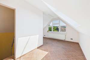 Saniertes Einfamilienhaus mit Anbau, Garage und zwei Terrassen zum individuellen Gestalten – Die vollständige Adresse der Immobilie erhältst du vom Anbieter., 65207 Naurod, Wiesbaden – Vorschaubild 2