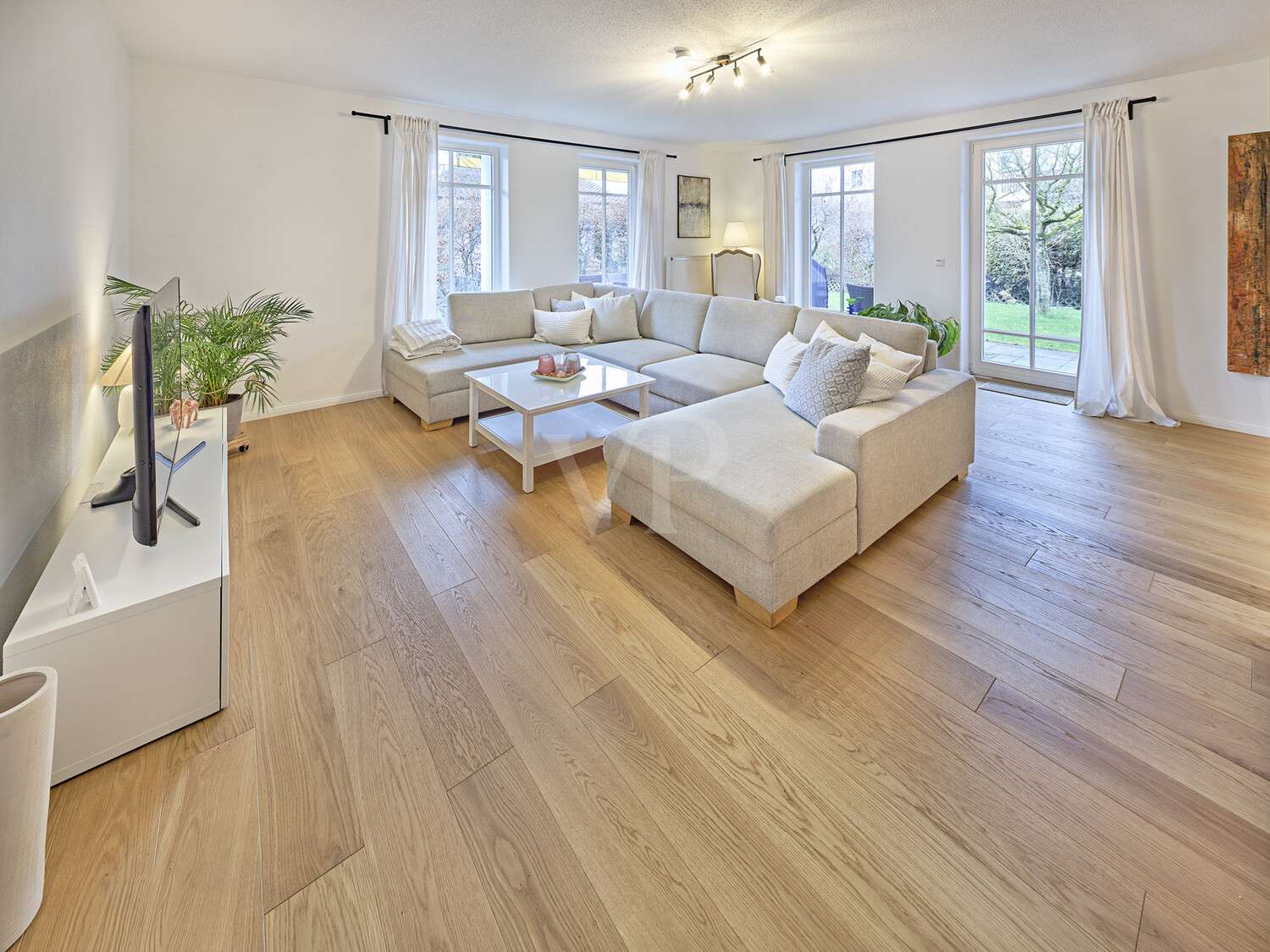 Immobilie in Eggstätt - Exklusive Haus-im-Haus-Wohnung auf drei Etagen mit Bergblick - Bild 1