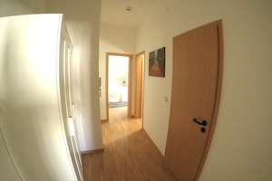 Sehr schöne 2-Zimmer DG Whg, renoviert, möbliert + Einbauküche