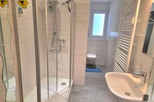 Top moderne 3-Zimmer-Wohnung im EG mit Stellplatz und Gartenanteil – Die vollständige Adresse der Immobilie erhältst du vom Anbieter., 77709 Wolfach – Vorschaubild 3