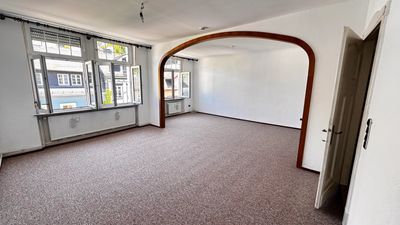 Großzügige 2 Zi. Stilaltbau, zentral, mit Balkon
