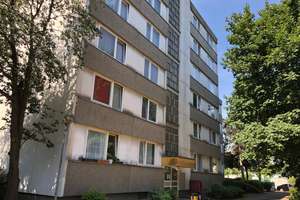 Nestbau für zwei: Frisch sanierte 2-Zimmer-Wohnung mit „Balkonien“-Aussicht (WBS erforderlich)