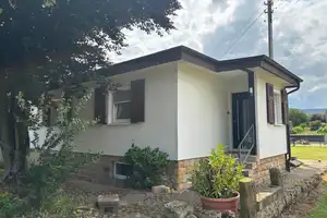 Charmanter 3,5-Zimmer-Bungalow mit EBK in Böchingen – Friedhofstraße 13, 76833 Südliche Weinstraße (Kreis) – Vorschaubild 1