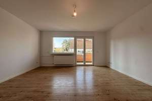 Zu Verkaufen! Frisch renovierte 3-Zimmer-Wohnung mit Balkon und Stellplatz/Garage in Mariendorf! – Marmaraweg 45, 12109 Mariendorf, Berlin – Vorschaubild 3
