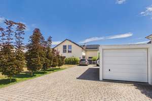 - Wohntraum - KfW-70-Haus mit Kamin, PV-Anlage und 927 m² Grundstück in Ruhiger Lage von Echzell – Die vollständige Adresse der Immobilie erhältst du vom Anbieter., 61209 Echzell – Vorschaubild 2
