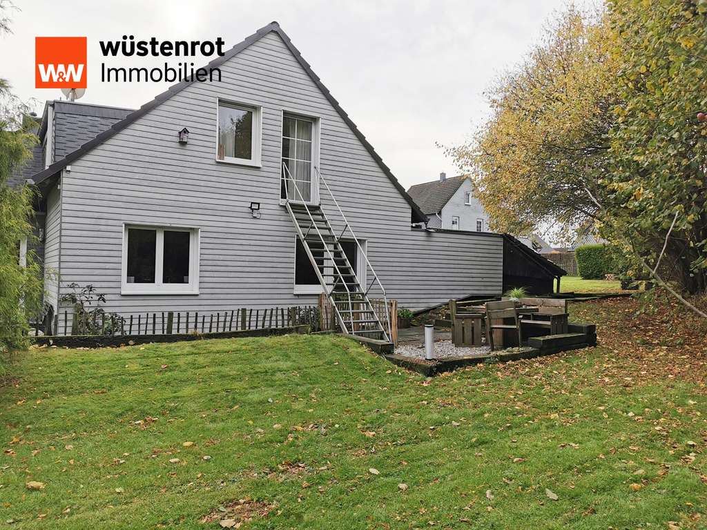 Immobilie in Hückeswagen - ***Großzügiges Familienhaus mit viel Platz - Ideal auch als Mehrgenerationenhaus!*** - Bild 2