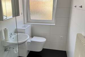 Frisch renoviert & einzugsbereit: Helle, moderne Wohnung mit Balkon und Tageslichtbad – Lessingstr. 10, 38226 Lebenstedt, Salzgitter – Vorschaubild 1