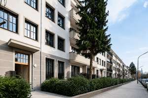 Traumlage Alt-Bogenhausen: Vermietete 3-ZKB mit Balkon, Lift und zwei Duplex Stellplätzen
