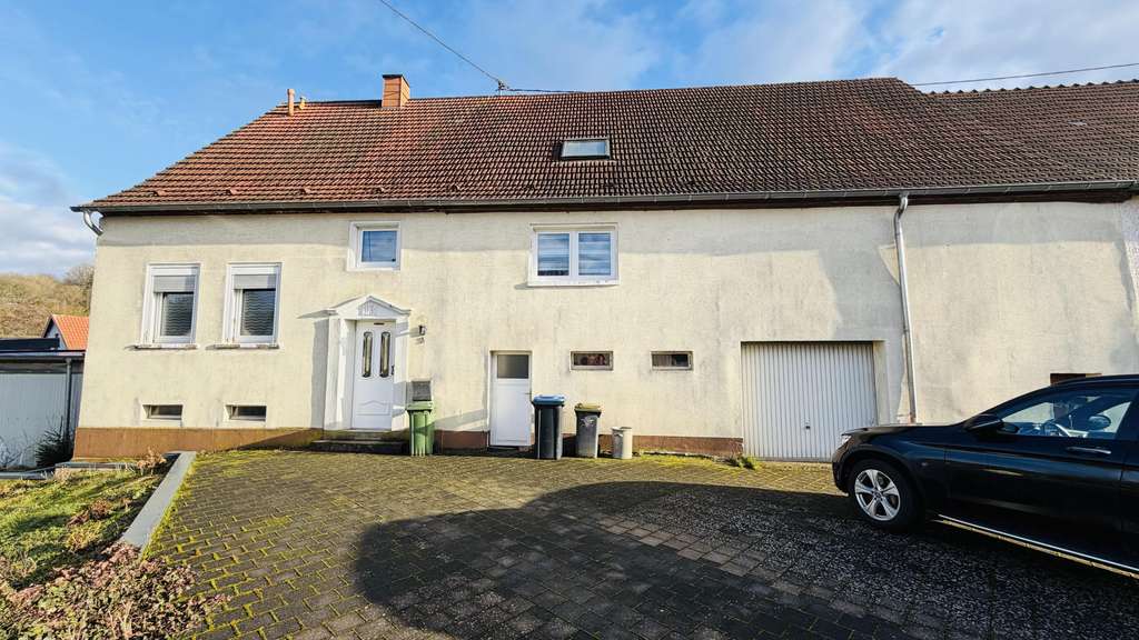 Immobilie in Sankt Wendel - Familienfreundliches Zuhause mit Ausbauoption und großem Garten! - Bild 0