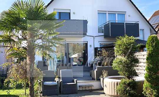 ELEGANTE DOPPELHAUSHÄLFTE
MIT EINLIEGERWOHNUNG UND GARTEN