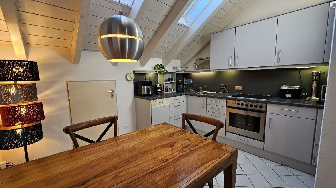 Immobilie in Neubiberg - Traumhafte Behaglichkeit unterm Dach - Bild 0