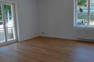 In ruhiger Lage befindet sich diese 2 Zimmer Wohnung. Anmietung eines separaten Stellplatzes! – Heinz-Bongartz-Str. 14B, 1239 Dresden – Vorschaubild 1