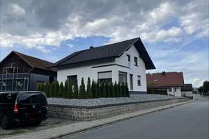 Viel Platz für Ihre Ideen: Großzügiges Haus in Iggensbach