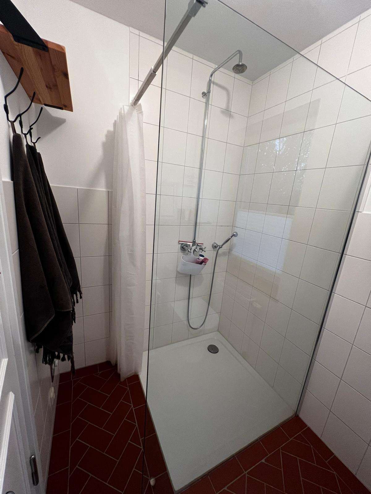 Immobilie in Neufeld - Charmantes Ferienhaus mit Reetdach, möbliert, energetisch top, 3,5 Zimmern und Außenstellplätzen  - Bild 3