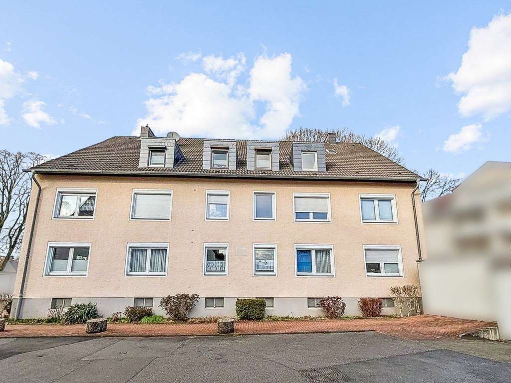 Immobilie in Bottrop - Investieren mit Perspektive: Ca. 67 m² Dachgeschosswohnung mit Garage in gefragter Lage von Bottrop - Bild 0