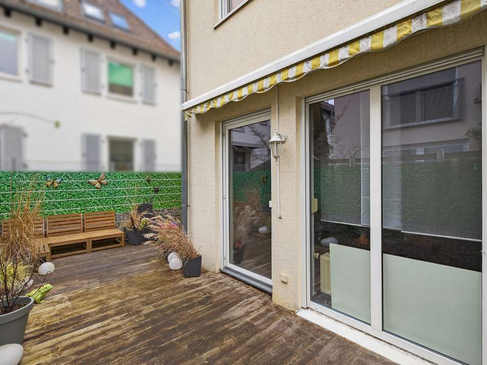 Terrasse hinter dem Haus