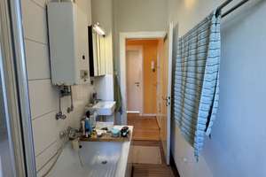 Für Altbaufans, freie gemütliche Wohnung, Dielenboden, hohe Decken, 3 ZKDB