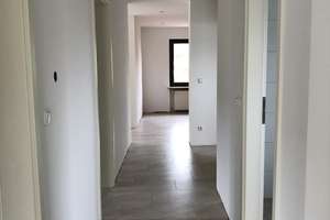 Exklusive 3-Zimmer-Erdgeschosswohnung mit Balkon in Freimann, München