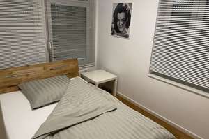 möblierte neue helle 1,5-Zimmer Wohnung *zentral* – Uhlbacherstr. 14, 70329 Obertürkheim (Ortsteil), Stuttgart – Vorschaubild 2