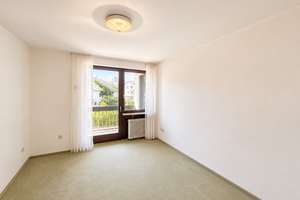 Rarität im Regensburger Stadtsüden: Wohn-/Mehrfamilienhaus auf sonnigem Südwest-Grundstück – Die vollständige Adresse der Immobilie erhältst du vom Anbieter., 93051 Kumpfmühl-Ziegetsdorf-Neuprüll, Regensburg – Vorschaubild 18
