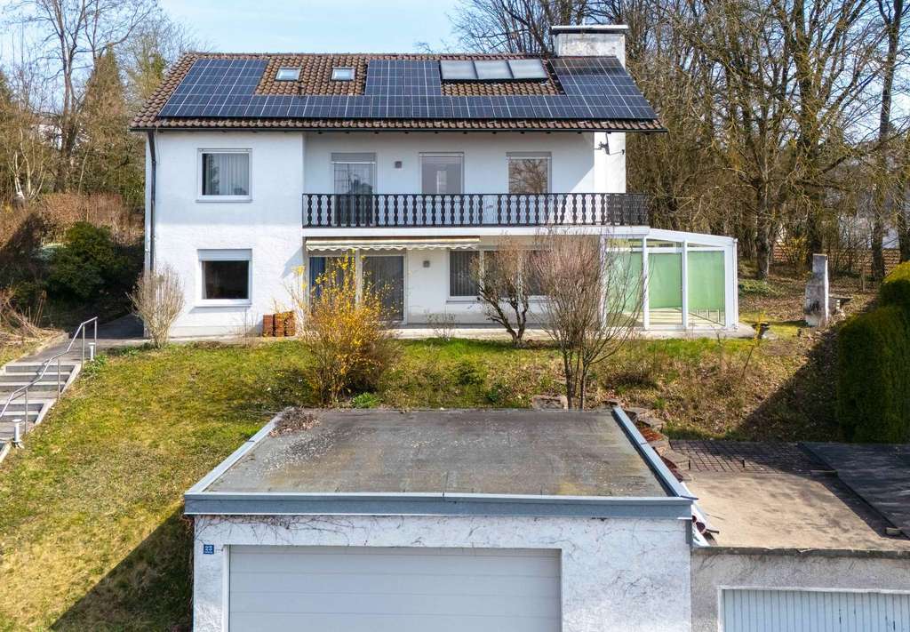 Immobilie in Bogen - Rohdiamant mit Top-Technik: Sanierungsprojekt mit PV, Solarthermie, 2023er Heizung und Wintergarten - Bild 1