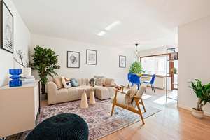 Moderne 2½-Zimmer-Wohnung mit Sommergarten