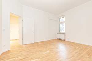 Traumhafte 2-Zimmer-Wohnung mit Einbauküche. Sanierter Zustand, neue Heizungsanlage im Gebäude! – Falkenhagener Straße 57, 13585 Berlin – Vorschaubild 3