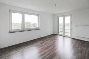 Einziehen & Ausblick genießen – Renovierte 2-Zimmer-Wohnung mit Fernsicht auf Erbbaugrund – Lübeck – Vorschaubild 3