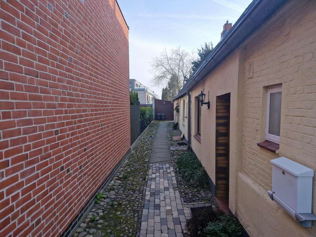 Immobilie in Husum - Aus Alt mach Neu - Reihenhaus mit 3 Wohneinheiten sucht neue Eigentümer - Bild 2