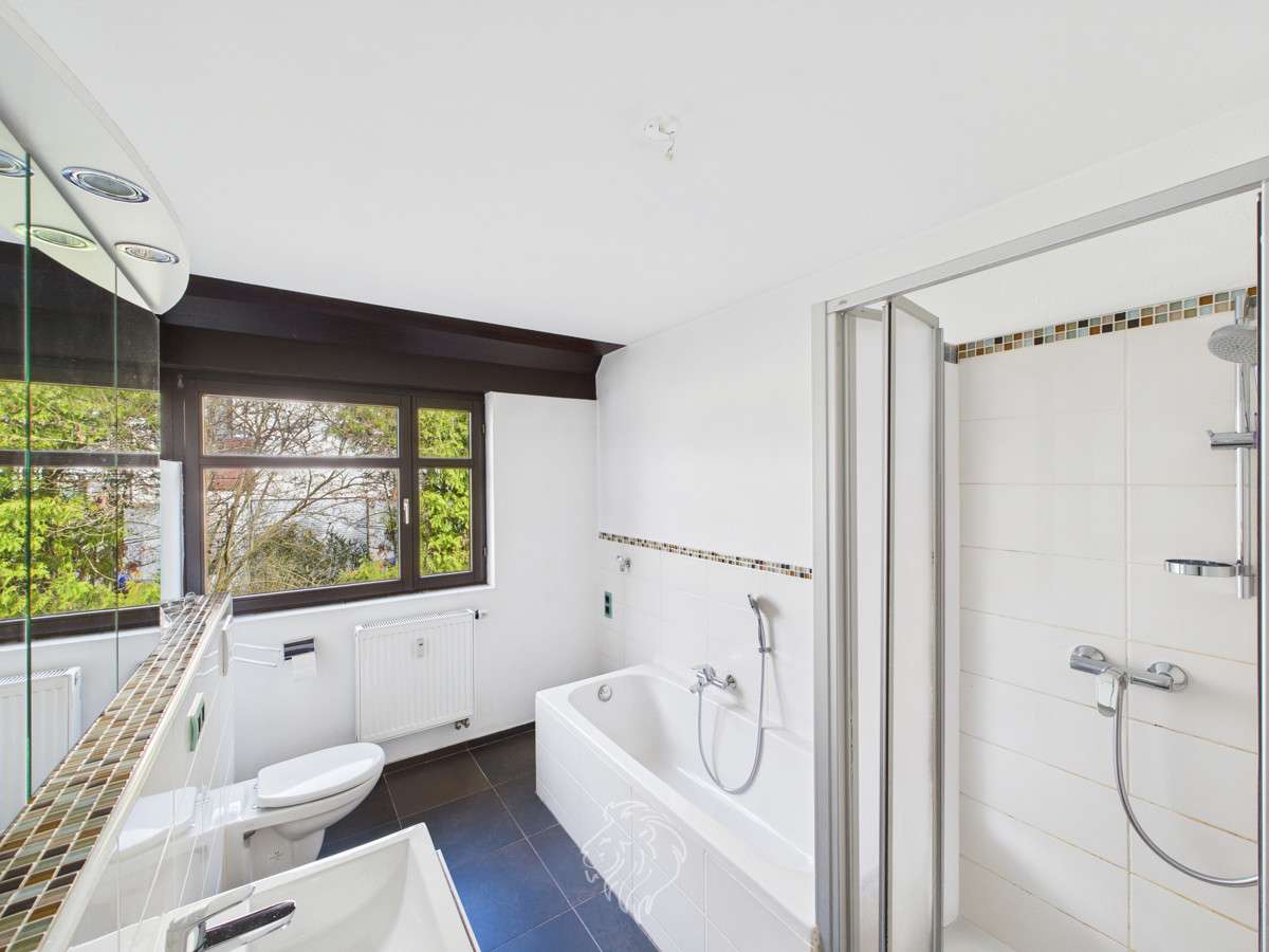 Immobilie in Veitshöchheim - Moderne Doppelhaushälfte mit Blick auf Veitshöchheim - Bild 2