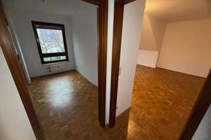 Lichterfelde: 2-Zimmer-Dachgeschoss-Wohung mit Balkon und ca. 45 m² per SOFORT LEER zu VERKAUFEN – Die vollständige Adresse der Immobilie erhältst du vom Anbieter., 12205 Lichterfelde, Berlin – Vorschaubild 11