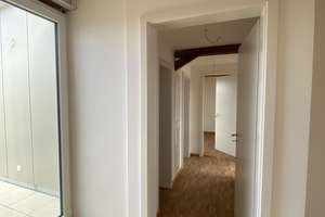 Dachgeschosswohnung in Karlsruhe Weststadt. Erstbezug 3‑ Zimmer  mit Wohn-, Ess- und Kochbereich  – Die vollständige Adresse der Immobilie erhältst du vom Anbieter., 76135 Weststadt, Karlsruhe – Vorschaubild 2