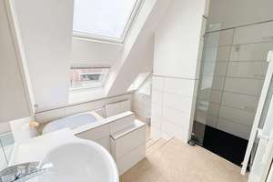 Großzügige 4-Zimmer-Wohnung mit Einbauküche & großem Balkon in Remscheid-Nord – 42857 Hölterfeld, Remscheid – Vorschaubild 12