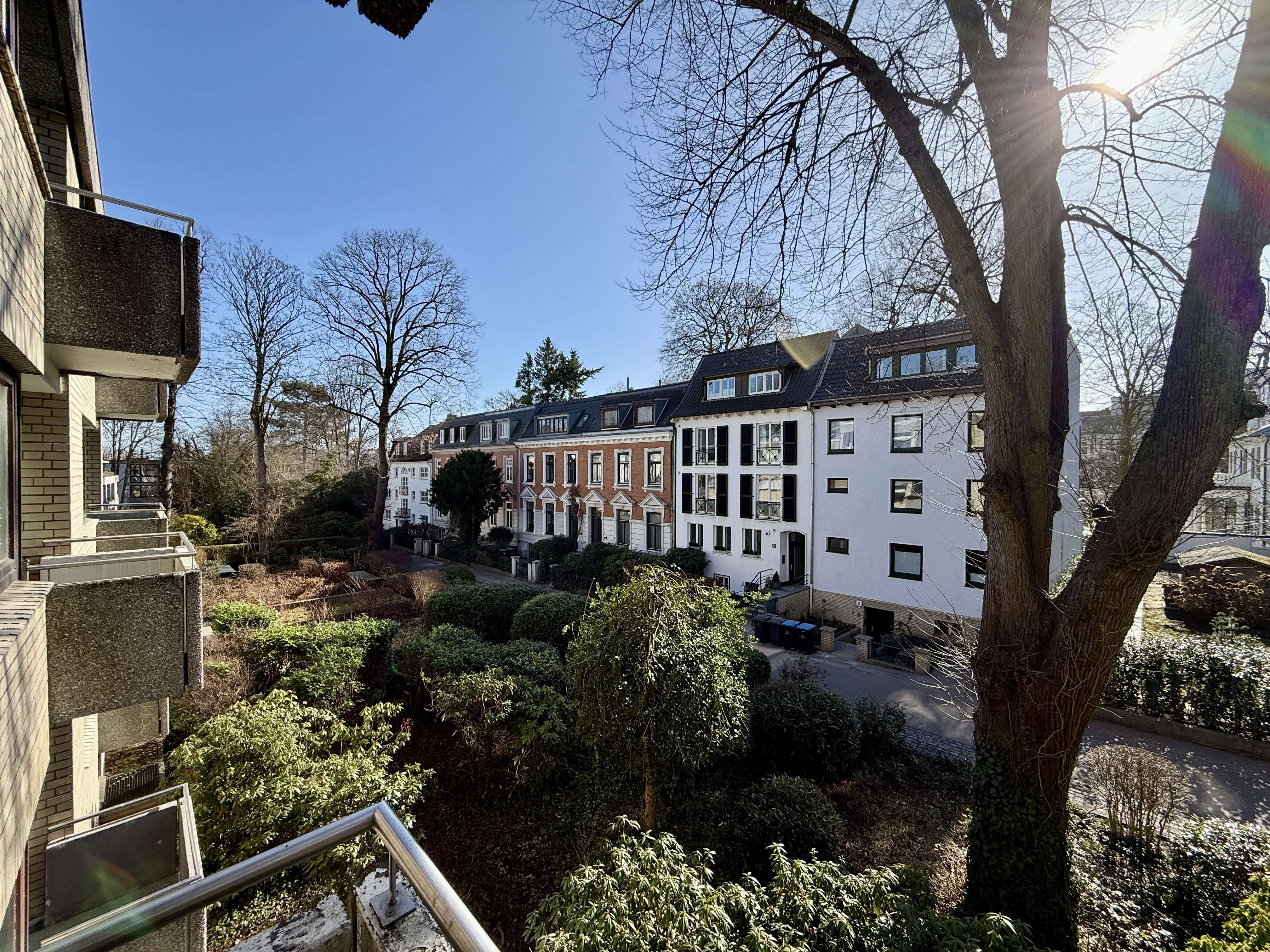 In unmittelbarer Alsternähe: Ihr neues Zuhause mit Sonnenbalkon, Wellness und PKW-Stellplatz, Hamburg – Bild 1