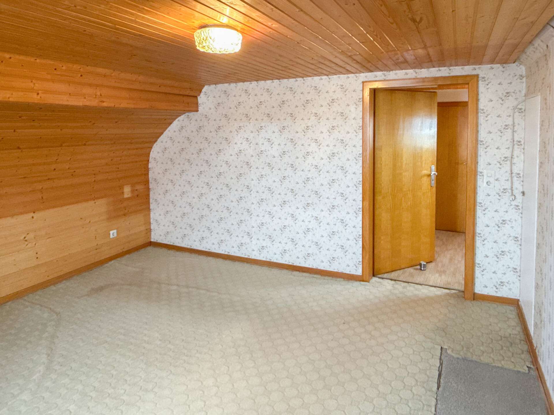 Immobilie in Gehlert - Zwei Wohnhäuser auf großem Grundstück in ruhiger Ortsrandlage! Ideal für Mehrgenerationen - Bild 8