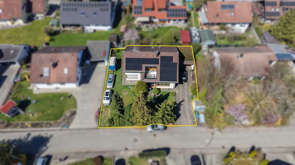 Immobilie in Ostrach - Großzügiges Einfamilienhaus mit 9 Zimmern, Garten und viel Potenzial in ruhiger Lage von Ostrach - Bild 1