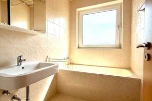 Familienfreundliche 4-Zimmer-Wohnung mit Balkon, Gäste-WC und viel Stauraum – Tafelweg 21, 70439 Stammheim-Süd, Stuttgart – Vorschaubild 9