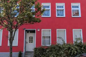 Modernes Mehrgenerationshaus mit Partykeller und Pool